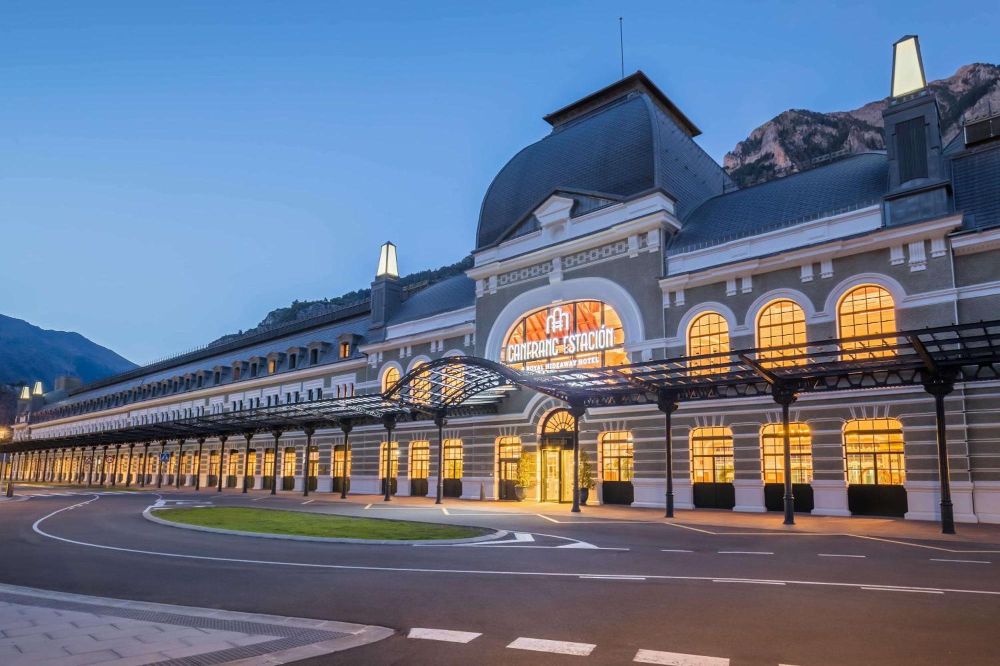 Canfranc Estacion, A Royal Hideaway Hotel - Gran Lujo Exteriör bild